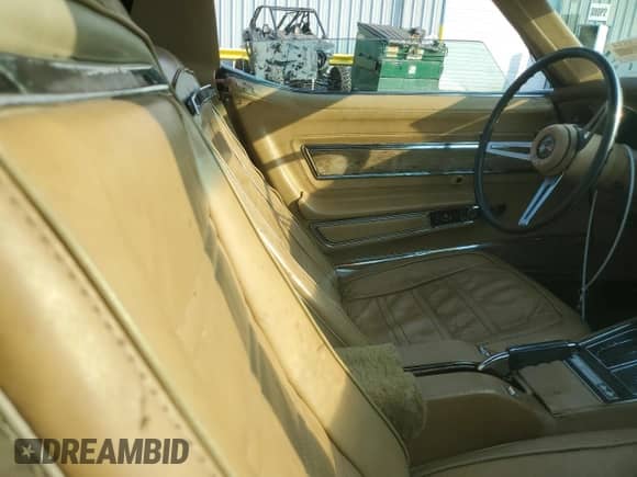 1975 Chevrolet Corvette с VIN 00001Z37J5S401593, выставлен на аукционе Copart как лот 70208564 с пробегом 77 427 миль миль и Чистый • Clean title. История ставок и продаж доступна на DreamBid. Изображение 10.