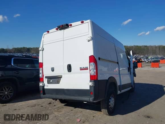 2020 Ram ProMaster Cargo z VIN 3C6TRVBG8LE127219, wystawiony jako IAAI lot #41229938 z przebiegiem Nie podano mil oraz . Historia ofert i sprzedaży dostępna na DreamBid. Obrazek 4.