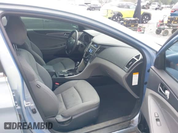 2013 Hyundai Sonata z VIN KMHEC4A42DA076904, wystawiony jako IAAI lot #42703715 z przebiegiem 115 380 mil mil oraz . Historia ofert i sprzedaży dostępna na DreamBid. Obrazek 5.