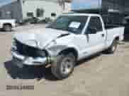 1997 Chevrolet S-10 LS с VIN 1GCCS1446VK177173, выставлен на аукционе IAAI как лот 41798896 с пробегом 285 446 миль миль и . История ставок и продаж доступна на DreamBid. Изображение 18.
