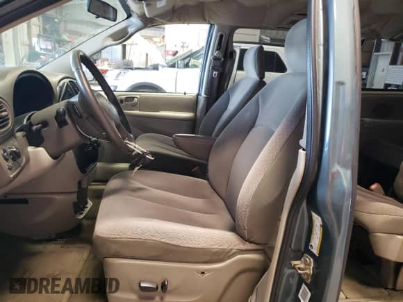 2006 Dodge Grand Caravan SXT z VIN 2D4GP44L16R792201, wystawiony jako Copart lot #72609894 z przebiegiem 236 683 mil mil oraz Czysty tytuł • Clean title. Historia ofert i sprzedaży dostępna na DreamBid. Obrazek 7.