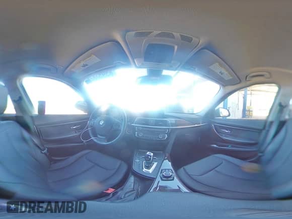 2016 BMW 3 Series 320i xDrive с VIN WBA8A3C55GK551478, выставлен на аукционе Copart как лот 85953825 с пробегом 28 082 миль миль и Списание • Salvage title. История ставок и продаж доступна на DreamBid. Изображение 14.