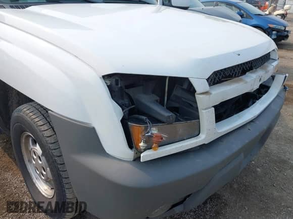 2002 Chevrolet Avalanche with VIN 3GNEC13T52G360542, listed as a IAAI auction lot 42469896 with 152,812 mi miles and . Bid and sale history available at DreamBid. Image 6.