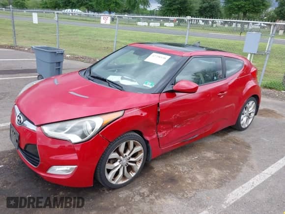 2013 Hyundai Veloster w/Black Int z VIN KMHTC6ADXDU092804, wystawiony jako IAAI lot #42758938 z przebiegiem 110 852 mil mil oraz . Historia ofert i sprzedaży dostępna na DreamBid. Obrazek 17.