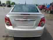 2013 Chevrolet Sonic LTZ с VIN 1G1JE5SG5D4217581, выставлен на аукционе Copart как лот 55977985 с пробегом 49 601 миль миль и Списание • Salvage title. История ставок и продаж доступна на DreamBid. Изображение 6.