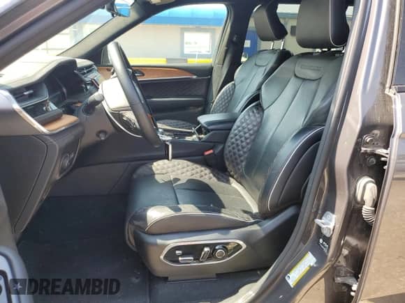 2023 Jeep Grand Cherokee Summit Reserve с VIN 1C4RJKEG6P8768518, выставлен на аукционе Copart как лот 60228285 с пробегом 54 421 миль миль и Списание • Salvage title. История ставок и продаж доступна на DreamBid. Изображение 7.