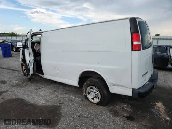 2019 Chevrolet Express Cargo с VIN 1GCWGAFG1K1142337, выставлен на аукционе Copart как лот 61009095 с пробегом Не указан миль и Списание • Salvage title. История ставок и продаж доступна на DreamBid. Изображение 2.