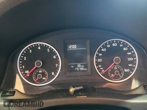 2010 Volkswagen Tiguan с VIN WVGAV9AX4AW515177, выставлен на аукционе Copart как лот 89202075 с пробегом 175 788 миль миль и Списание • Salvage title. История ставок и продаж доступна на DreamBid. Изображение 9.