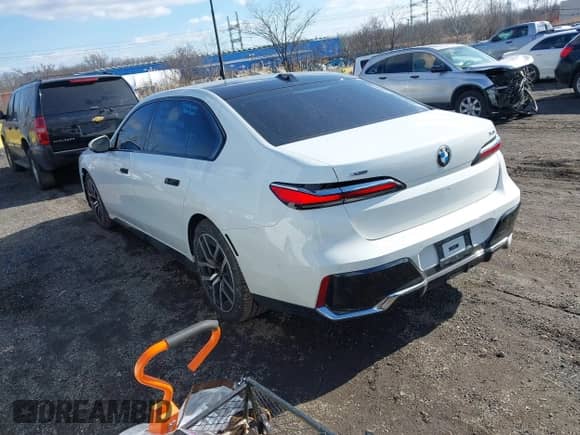 2024 BMW 7 Series 740i xDrive с VIN WBA33EH08RCR21090, выставлен на аукционе IAAI как лот 41485451 с пробегом 3 632 миль миль и . История ставок и продаж доступна на DreamBid. Изображение 3.