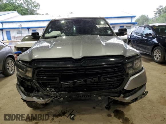 2021 Ram 1500 Big Horn z VIN 1C6RREFT7MN708516, wystawiony jako Copart lot #57719405 z przebiegiem 65 000 mil mil oraz Szkoda całkowita • Salvage title. Historia ofert i sprzedaży dostępna na DreamBid. Obrazek 5.