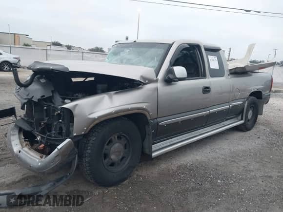 2000 GMC Sierra 1500 SLE z VIN 1GTEC19T9YZ326564, wystawiony jako IAAI lot #41284750 z przebiegiem 327 416 mil mil oraz . Historia ofert i sprzedaży dostępna na DreamBid. Obrazek 2.