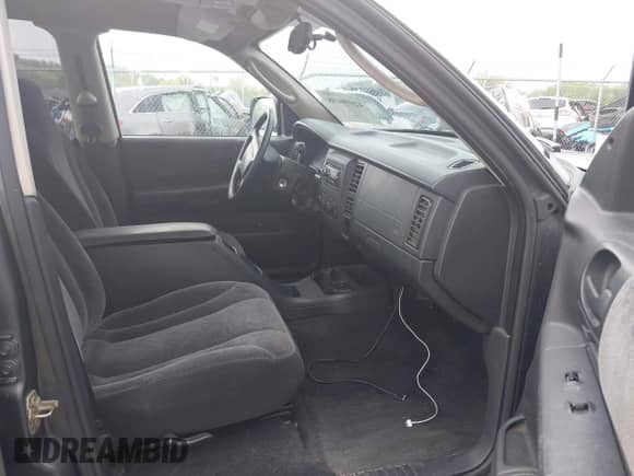 2002 Dodge Dakota SLT with VIN 1B7HG48N82S529449, listed as a IAAI auction lot 42098498 with 275,674 mi miles and . Bid and sale history available at DreamBid. Image 5.