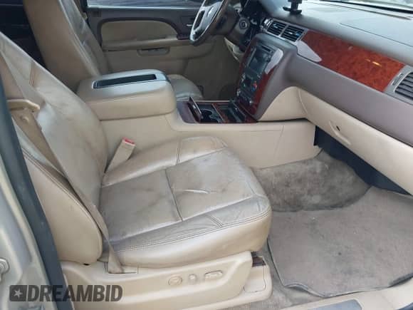 2010 Chevrolet Suburban LTZ с VIN 1GNUCKE05AR173031, выставлен на аукционе IAAI как лот 41729084 с пробегом 254 790 миль миль и . История ставок и продаж доступна на DreamBid. Изображение 5.