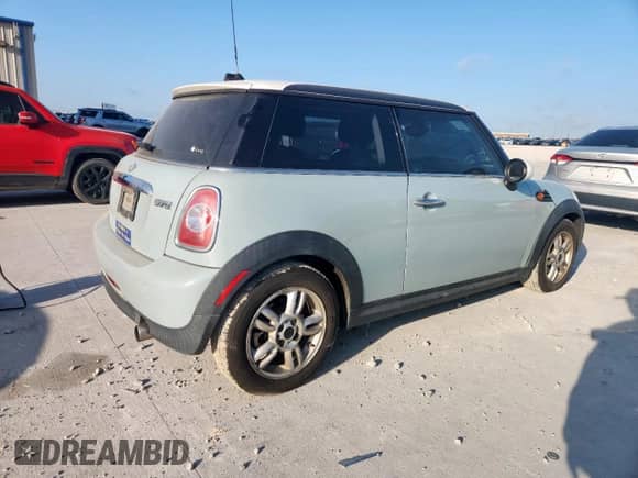 2013 MINI Hardtop with VIN WMWSU3C5XDT692050, listed as a Copart auction lot 61934885 with 117,209 mi miles and Clean title. Bid and sale history available at DreamBid. Image 3.