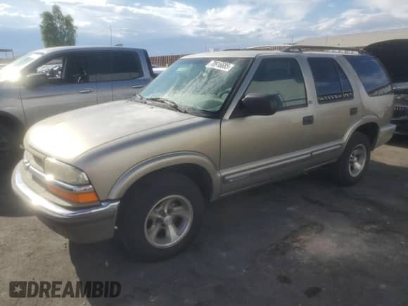 2000 Chevrolet Blazer LT with VIN 1GNCS13W0Y2194761, listed as a Copart auction lot 70916685 with 147,868 mi miles and Salvage title. Bid and sale history available at DreamBid. Image 1.