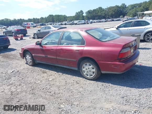 1996 Honda Accord LX z VIN 1HGCD5633TA077784, wystawiony jako IAAI lot #43302358 z przebiegiem 235 003 mil mil oraz . Historia ofert i sprzedaży dostępna na DreamBid. Obrazek 3.