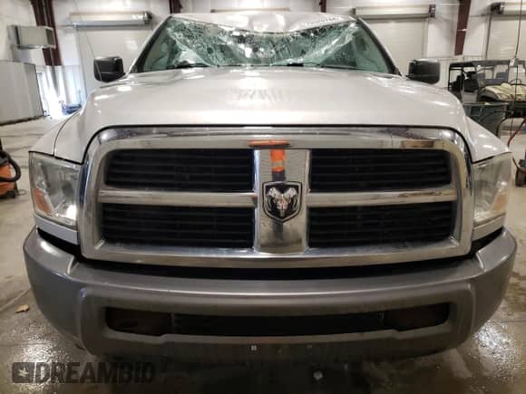 2011 Dodge RAM z VIN 3D7LT2ET2BG566166, wystawiony jako Copart lot #76520744 z przebiegiem 57 931 mil mil oraz Szkoda całkowita • Salvage title. Historia ofert i sprzedaży dostępna na DreamBid. Obrazek 5.