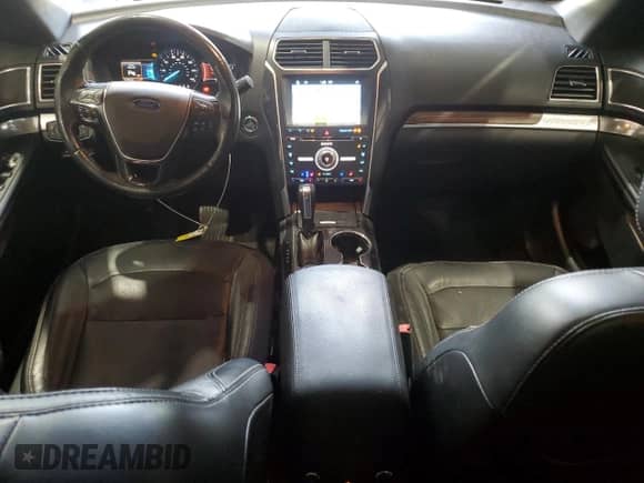 2017 Ford Explorer Limited z VIN 1FM5K8FH3HGC84847, wystawiony jako Copart lot #87410665 z przebiegiem 121 692 mil mil oraz Szkoda całkowita • Salvage title. Historia ofert i sprzedaży dostępna na DreamBid. Obrazek 8.