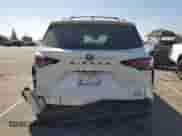2022 Toyota Sienna XLE z VIN 5TDJRKEC3NS106018, wystawiony jako Copart lot #84283895 z przebiegiem 51 319 mil mil oraz Szkoda całkowita • Salvage title. Historia ofert i sprzedaży dostępna na DreamBid. Obrazek 6.