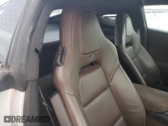 2014 Chevrolet Corvette Z51 3LT z VIN 1G1YM2D71E5100170, wystawiony jako Copart lot #69983954 z przebiegiem 48 803 mil mil oraz Szkoda całkowita • Salvage title. Historia ofert i sprzedaży dostępna na DreamBid. Obrazek 11.