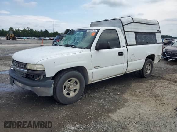 2000 Chevrolet Silverado 1500 with VIN 1GCEC14V0YE251964, listed as a Copart auction lot 66837635 with 402,207 mi miles and Salvage title. Bid and sale history available at DreamBid. Image 1.