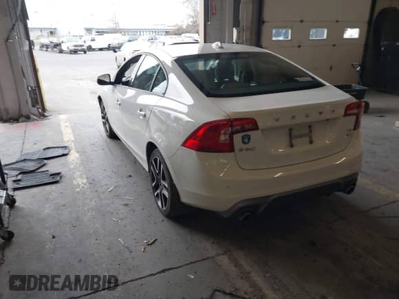 2017 Volvo S60 Dynamic z VIN YV140MTL9H2427847, wystawiony jako IAAI lot #41153688 z przebiegiem 117 465 mil mil oraz . Historia ofert i sprzedaży dostępna na DreamBid. Obrazek 3.