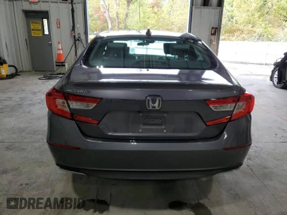 2018 Honda Accord EX z VIN 1HGCV1F44JA264561, wystawiony jako Copart lot #82487525 z przebiegiem 42 684 mil mil oraz Szkoda całkowita • Salvage title. Historia ofert i sprzedaży dostępna na DreamBid. Obrazek 6.
