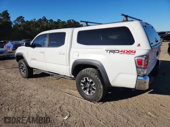 2020 Toyota Tacoma SR5 z VIN 3TMCZ5AN4LM294482, wystawiony jako Copart lot #90620945 z przebiegiem 135 293 mil mil oraz Szkoda całkowita • Salvage title. Historia ofert i sprzedaży dostępna na DreamBid. Obrazek 2.