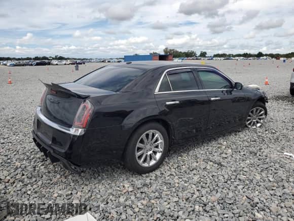 2014 Chrysler 300 C z VIN 2C3CCAET2EH171367, wystawiony jako Copart lot #81025835 z przebiegiem 111 691 mil mil oraz Szkoda całkowita • Salvage title. Historia ofert i sprzedaży dostępna na DreamBid. Obrazek 3.