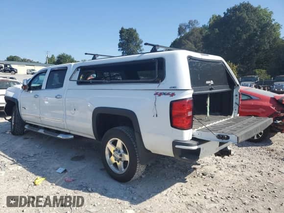 2015 Chevrolet Silverado 2500HD High Country с VIN 1GC1KXEG3FF620618, выставлен на аукционе Copart как лот 80156375 с пробегом 268 567 миль миль и Списание • Salvage title. История ставок и продаж доступна на DreamBid. Изображение 2.