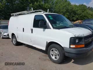 2005 Chevrolet Express Cargo z VIN 1GCFG15X351177337, wystawiony jako IAAI lot #42797099 z przebiegiem 213 881 mil mil oraz . Historia ofert i sprzedaży dostępna na DreamBid. Obrazek 1.