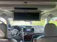2012 Toyota Sienna XLE z VIN 5TDDK3DC0CS045698, wystawiony jako Copart lot #70736785 z przebiegiem 175 583 mil mil oraz Czysty tytuł • Clean title. Historia ofert i sprzedaży dostępna na DreamBid. Obrazek 9.