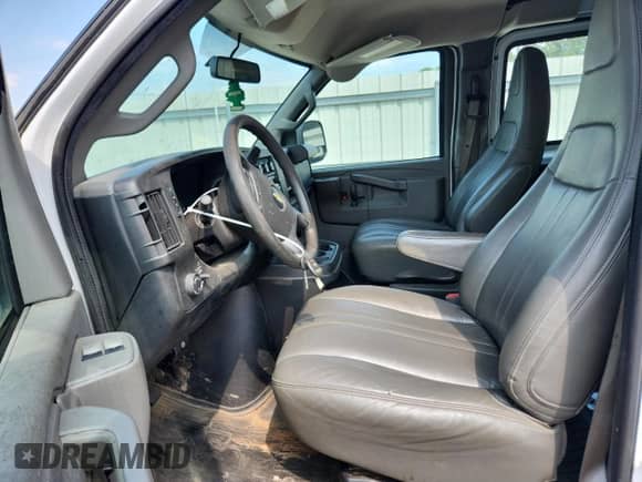 2016 Chevrolet Express Cargo с VIN 1GCWGAFF1G1307012, выставлен на аукционе Copart как лот 70891045 с пробегом 74 495 миль миль и Списание • Salvage title. История ставок и продаж доступна на DreamBid. Изображение 7.