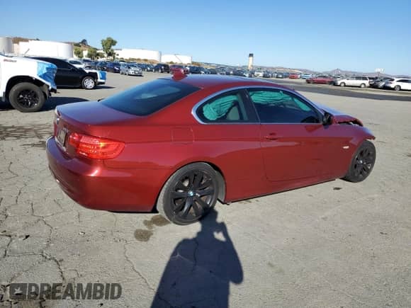 2011 BMW 3 Series 328i с VIN WBAKE5C51BE755269, выставлен на аукционе Copart как лот 82304145 с пробегом Не указан миль и Списание • Salvage title. История ставок и продаж доступна на DreamBid. Изображение 3.