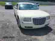2010 Chrysler 300 Touring с VIN 2C3CA5CV8AH160837, выставлен на аукционе Copart как лот 69476995 с пробегом 106 835 миль миль и Списание • Salvage title. История ставок и продаж доступна на DreamBid. Изображение 13.