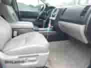 2010 Toyota Tundra Limited z VIN 5TFFY5F16AX095009, wystawiony jako IAAI lot #42587462 z przebiegiem 282 785 mil mil oraz . Historia ofert i sprzedaży dostępna na DreamBid. Obrazek 5.