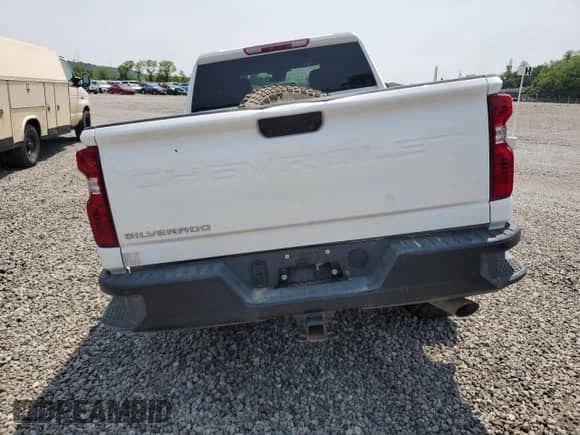 2024 Chevrolet Silverado 2500HD Work Truck z VIN 2GC4YLE76R1240298, wystawiony jako Copart lot #58204195 z przebiegiem 23 460 mil mil oraz Szkoda całkowita • Salvage title. Historia ofert i sprzedaży dostępna na DreamBid. Obrazek 6.