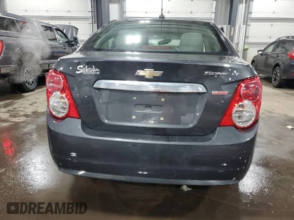 2016 Chevrolet Sonic LT z VIN 1G1JC5SB5G4153315, wystawiony jako Copart lot #88068555 z przebiegiem 104 875 mil mil oraz Szkoda całkowita • Salvage title. Historia ofert i sprzedaży dostępna na DreamBid. Obrazek 6.