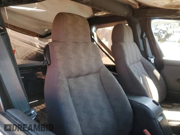 2003 Jeep Wrangler X z VIN 1J4FA39S43P357281, wystawiony jako Copart lot #67979335 z przebiegiem Nie podano mil oraz Szkoda całkowita • Salvage title. Historia ofert i sprzedaży dostępna na DreamBid. Obrazek 10.