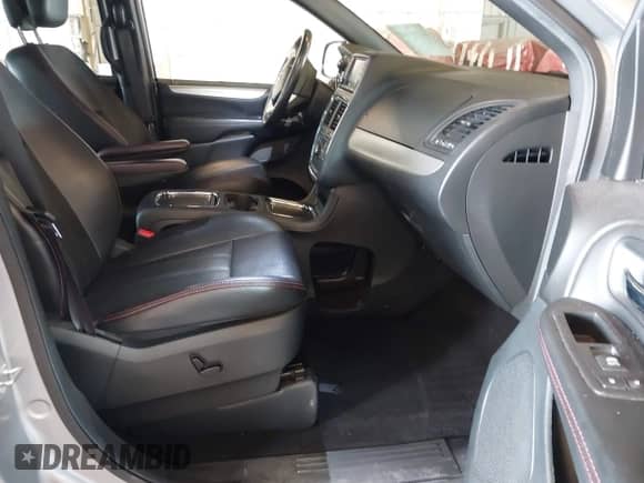 2019 Dodge Grand Caravan GT with VIN 2C4RDGEG2KR661841, listed as a IAAI auction lot 43114240 with 76,075 mi miles and . Bid and sale history available at DreamBid. Image 5.
