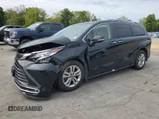 2022 Toyota Sienna Platinum с VIN 5TDESKFC2NS063117, выставлен на аукционе Copart как лот 70721085 с пробегом 65 911 миль миль и Списание • Salvage title. История ставок и продаж доступна на DreamBid. Изображение 1.