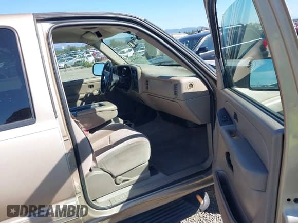 2004 Chevrolet Silverado 2500HD LS с VIN 1GCHK23U24F156776, выставлен на аукционе IAAI как лот 43290541 с пробегом 156 392 миль миль и . История ставок и продаж доступна на DreamBid. Изображение 5.