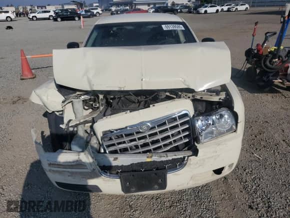 2006 Chrysler 300 with VIN 2C3KA43R26H309775, listed as a Copart auction lot 69139595 with 121,645 mi miles and Salvage title. Bid and sale history available at DreamBid. Image 5.