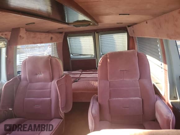 1986 Ford Econoline Cargo with VIN 1FDEE14N0GHA11994, listed as a Copart auction lot 48127925 with 38,116 mi miles and Clean title. Bid and sale history available at DreamBid. Image 10.