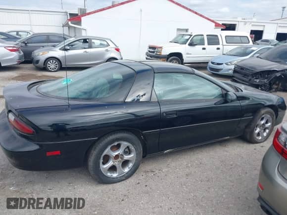 1998 Chevrolet Camaro Z28 z VIN 2G1FP22G2W2131930, wystawiony jako IAAI lot #41588098 z przebiegiem 24 866 mil mil oraz . Historia ofert i sprzedaży dostępna na DreamBid. Obrazek 13.