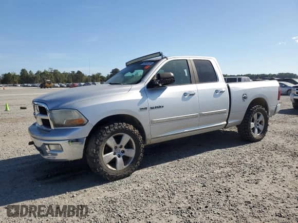 2009 Dodge 1500 SLT z VIN 1D3HB18T39S767254, wystawiony jako Copart lot #83926725 z przebiegiem 278 514 mil mil oraz Czysty tytuł • Clean title. Historia ofert i sprzedaży dostępna na DreamBid. Obrazek 1.