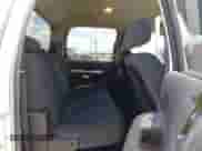 2007 GMC Sierra 1500 SLE1 z VIN 3GTEC13J07G557245, wystawiony jako IAAI lot #43203354 z przebiegiem 272 911 mil mil oraz . Historia ofert i sprzedaży dostępna na DreamBid. Obrazek 8.