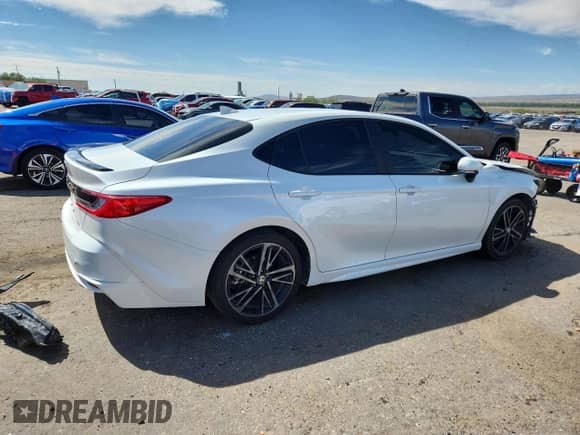 2025 Toyota Camry LE with VIN 4T1DAACK1SU058952, listed as a Copart auction lot 81319815 with 26,992 mi miles and Salvage title. Bid and sale history available at DreamBid. Image 3.