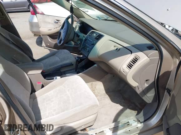 2002 Honda Accord SE z VIN 1HGCG66882A157153, wystawiony jako IAAI lot #43104861 z przebiegiem 354 279 mil mil oraz . Historia ofert i sprzedaży dostępna na DreamBid. Obrazek 5.