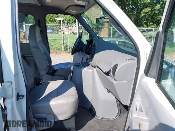 2002 Ford Econoline Cargo with VIN 1FTNE242X2HA90857, listed as a IAAI auction lot 42716391 with 103,796 mi miles and . Bid and sale history available at DreamBid. Image 5.